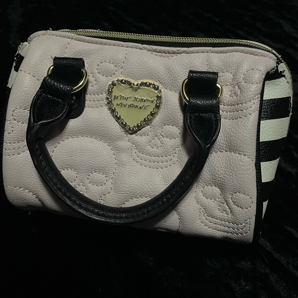 Mini Betsey Johnson Skull 💀 purse
